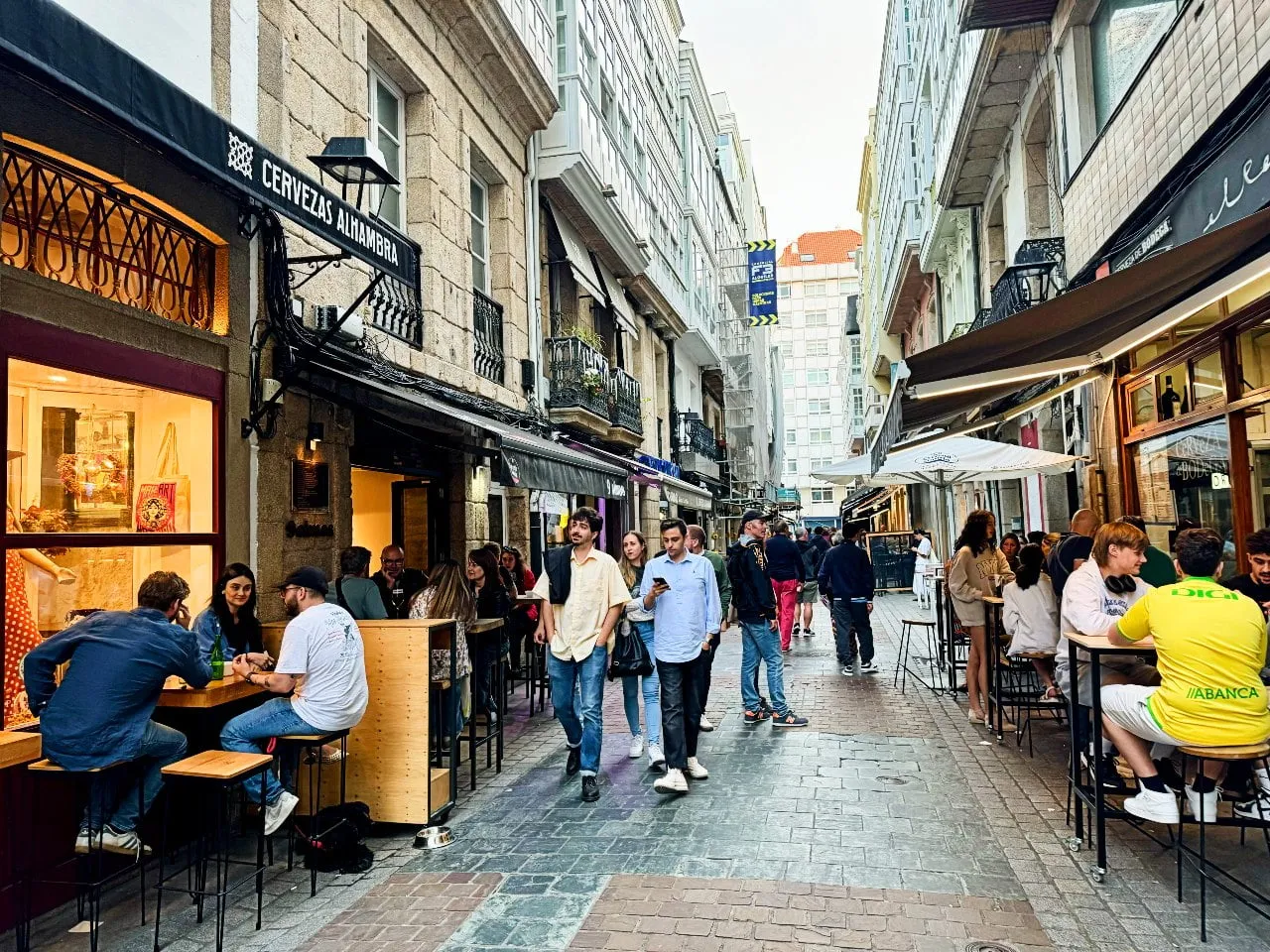 Ambiente de tapeo en A Coru&ntilde;a
