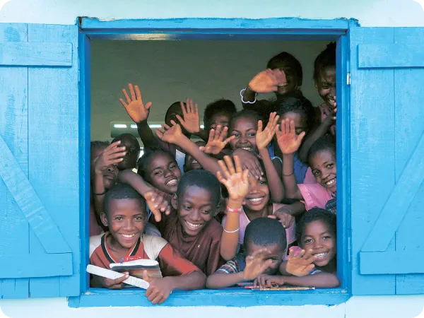 dzieci pracujące zamiast iść do szkoły Afryka