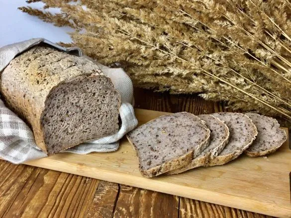 chleb bezglutenowy z ziarnami