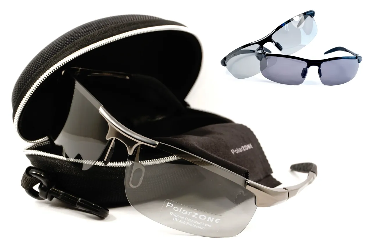 Okulary fotochromowe przed i po zaciemnieniu