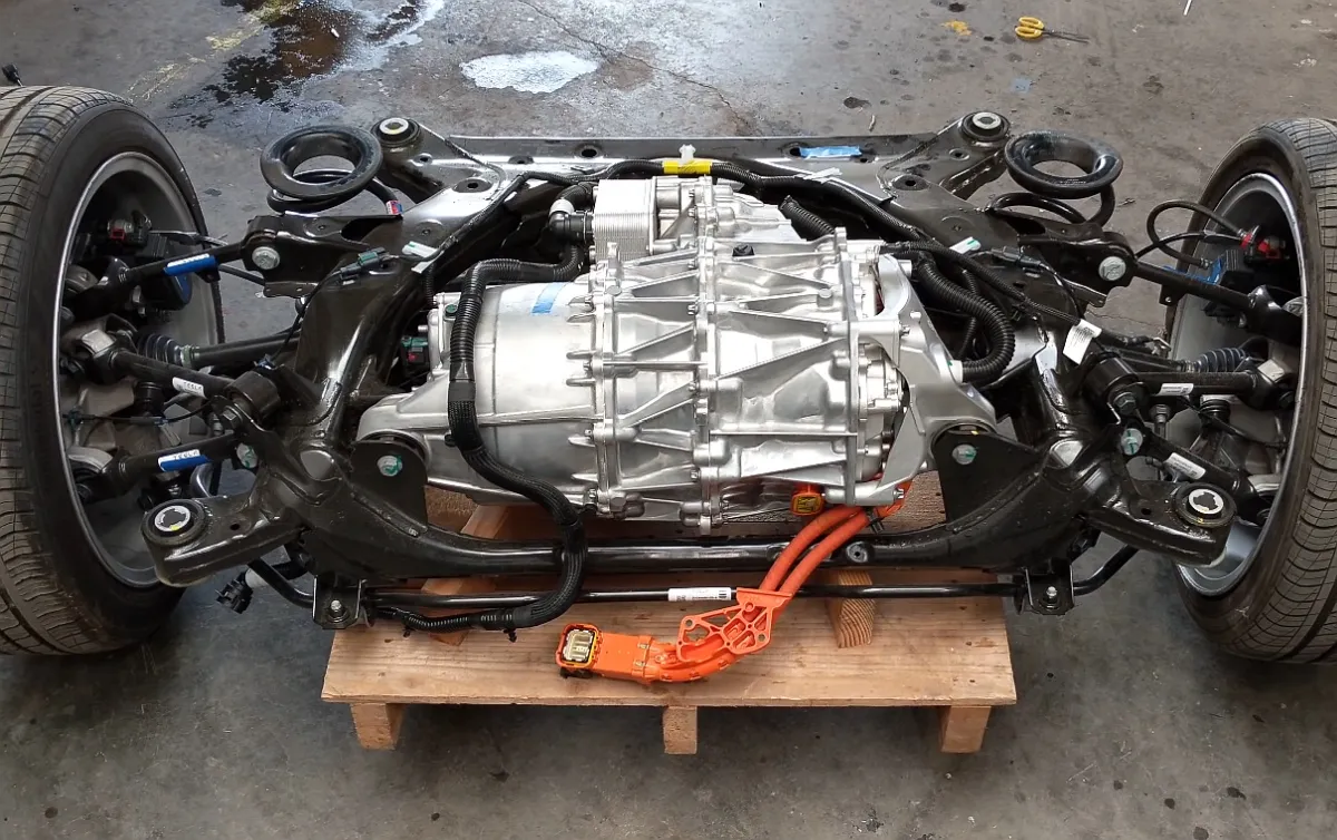 Tesla podwozie bateria silnik elektryczny