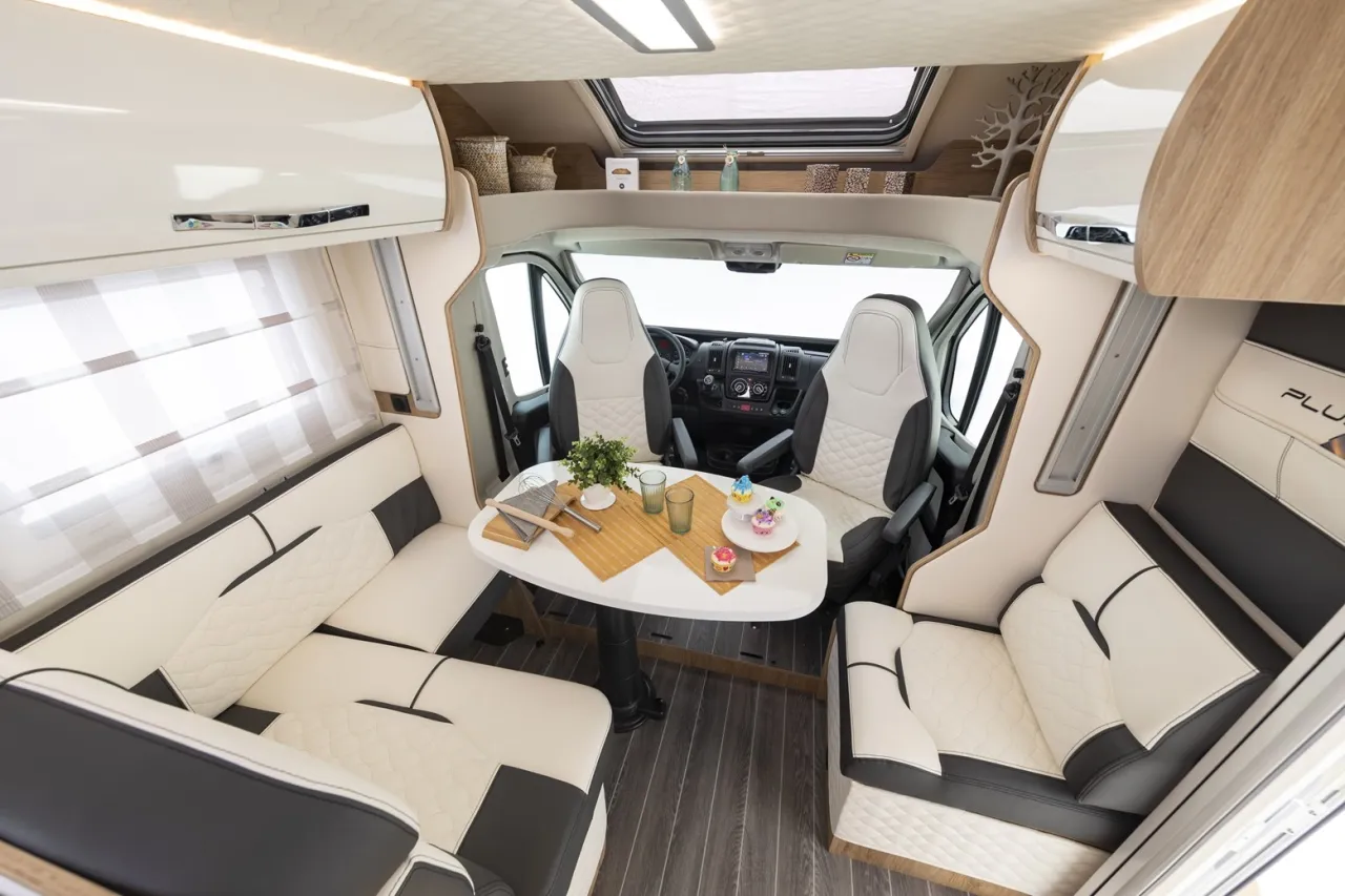 wnętrze kampera 5 osobowego