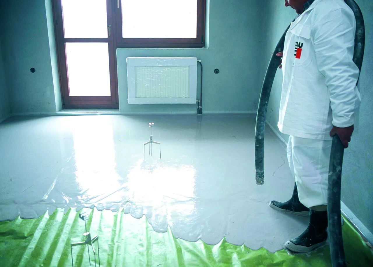 różne rodzaje wylewek samopoziomujących porównanie grubości