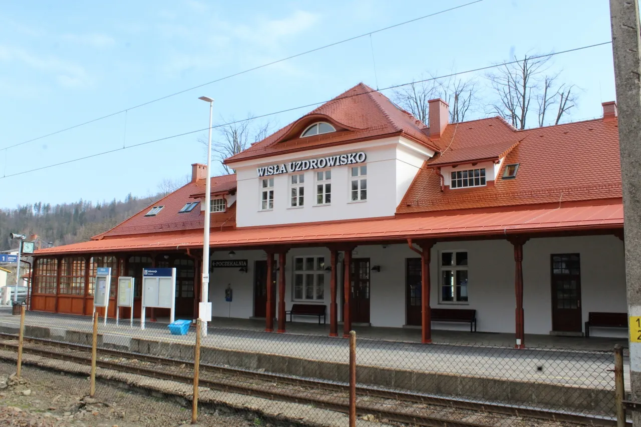 Stacje kolejowe Wisła Uzdrowisko i Wisła Głębce