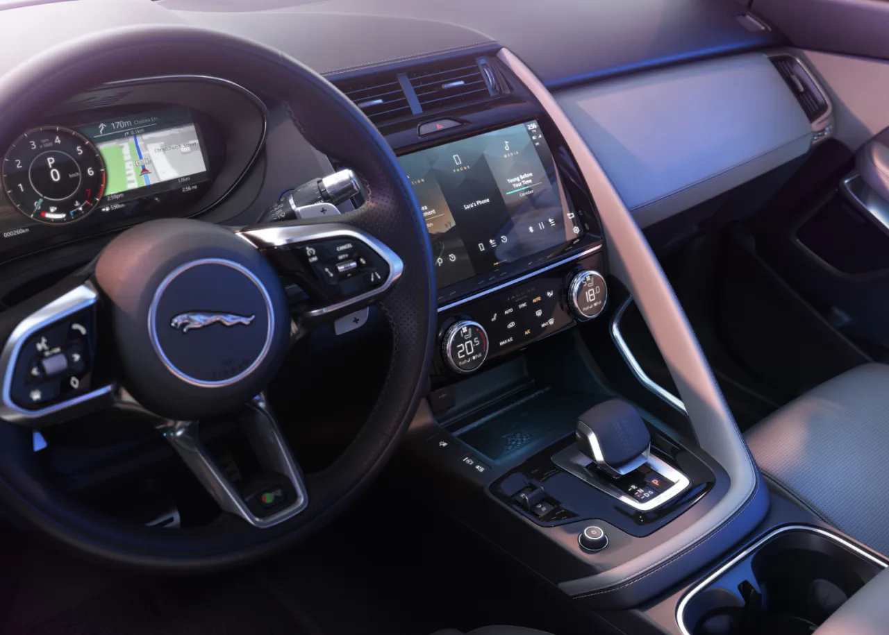 Jaguar E-Pace wnętrze Pivi Pro