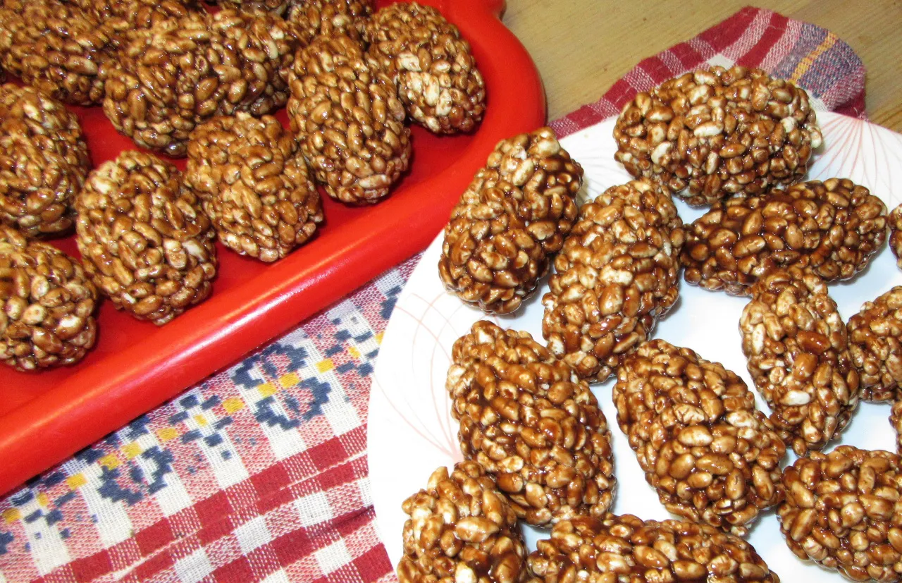 Szyszki z ryżu preparowanego z dodatkami