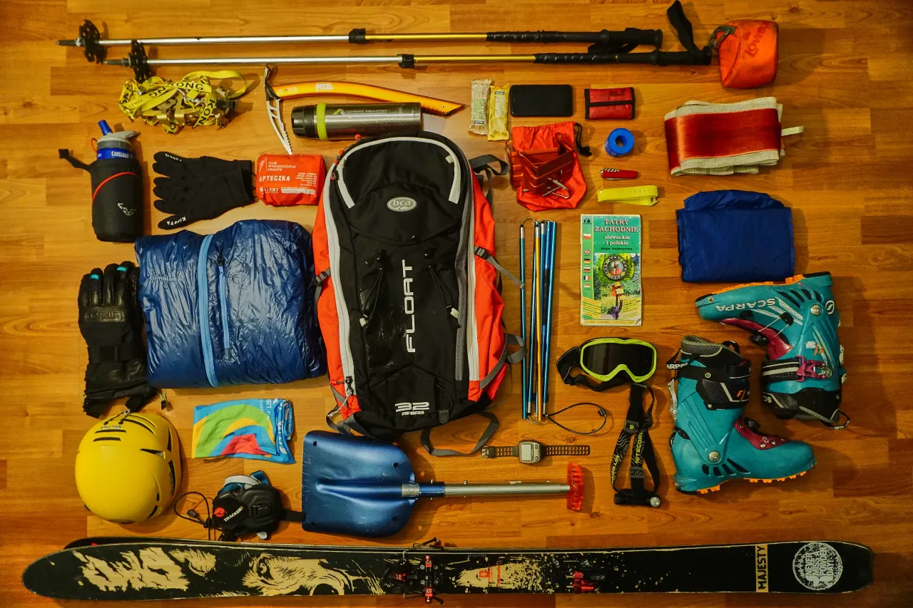 r&oacute;żne typy plecak&oacute;w narciarskich zastosowanie