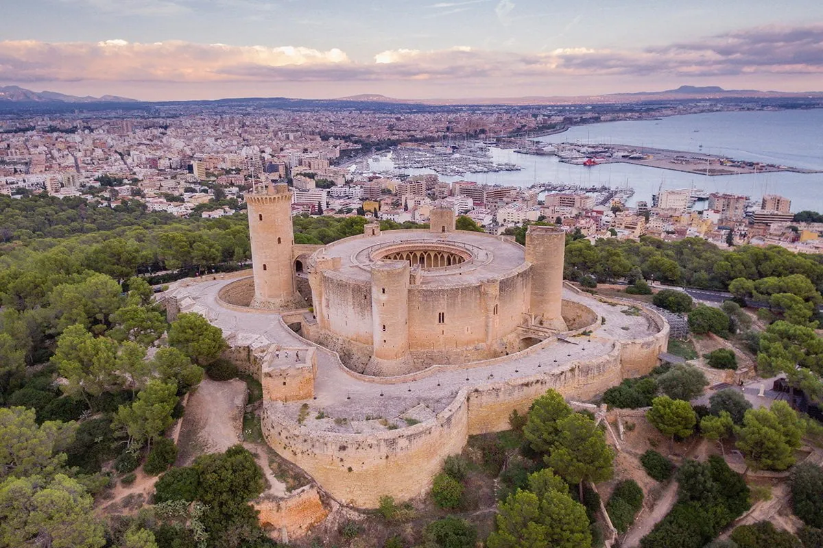 Zamek Bellver Palma de Mallorca widok