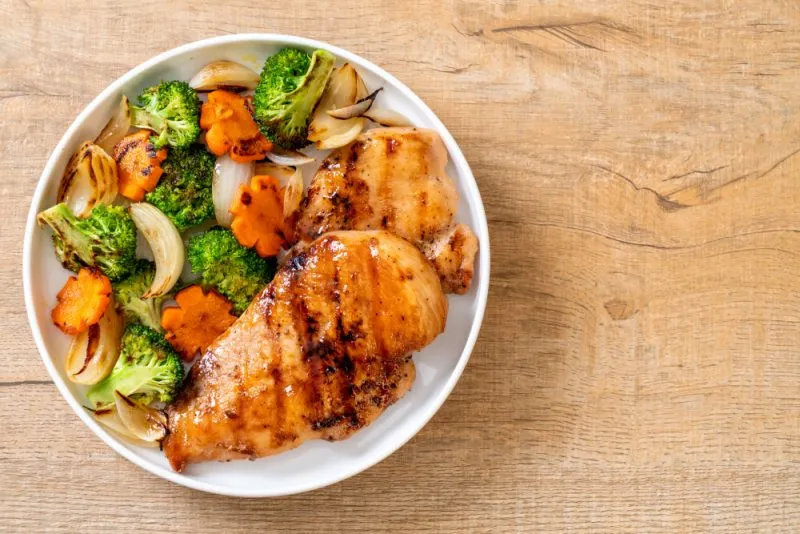 zdrowe posiłki na redukcję i masę, por&oacute;wnanie posiłk&oacute;w fit