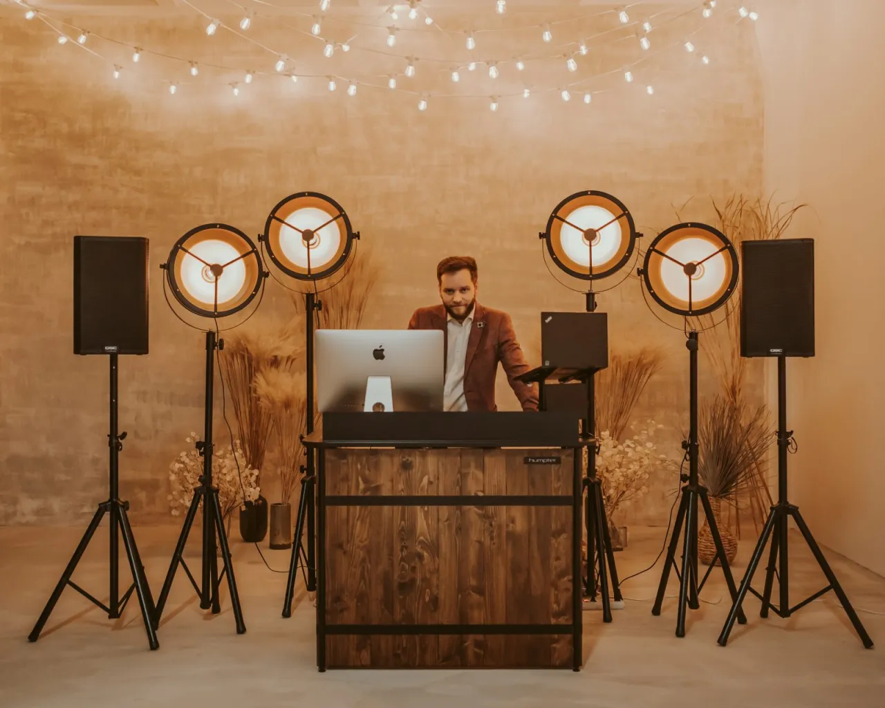 DJ na wesele oświetlenie, profesjonalny sprzęt DJ na ślub