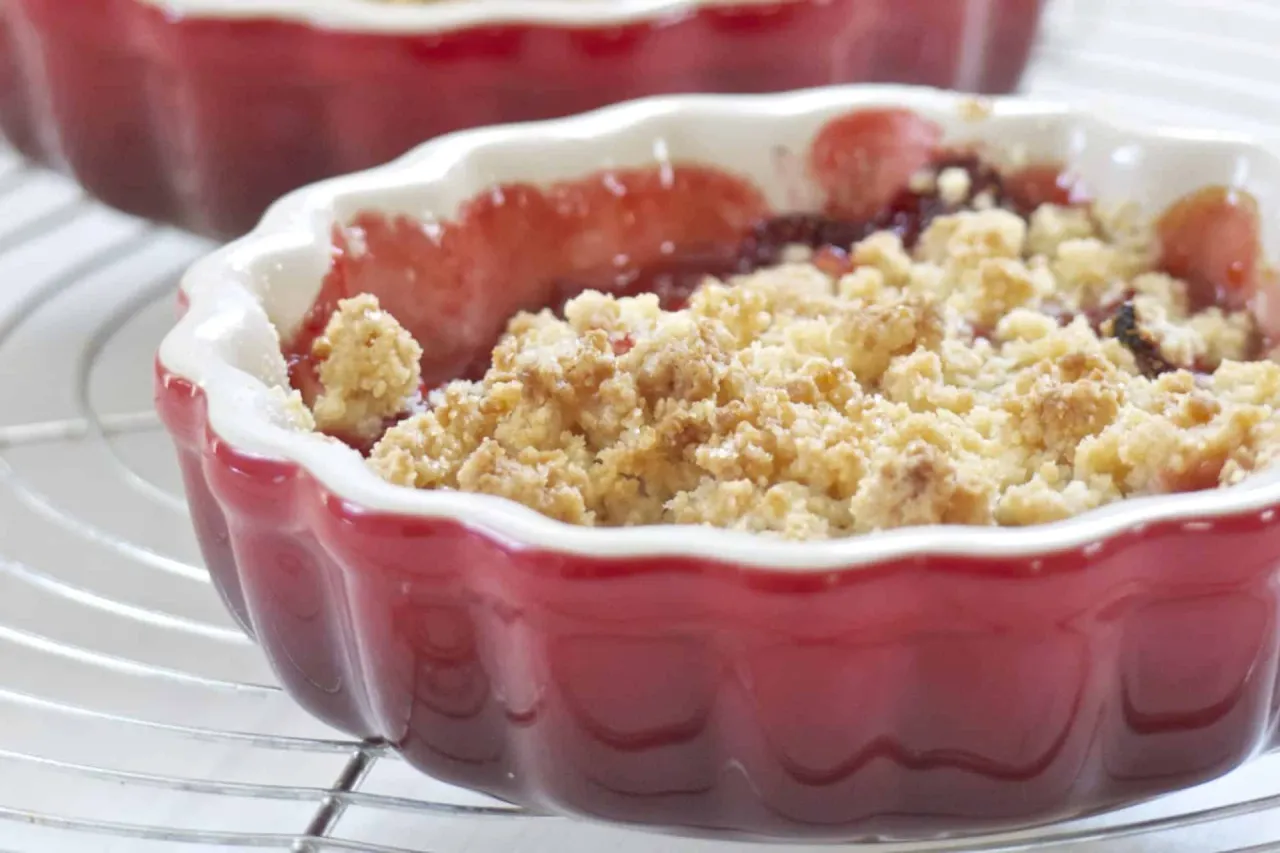 crumble di rabarbaro e fragole