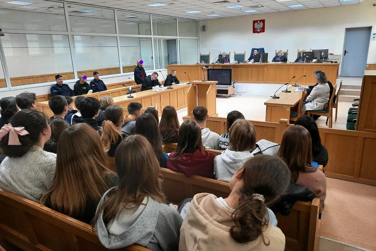 Sala rozpraw sąd polski publiczność