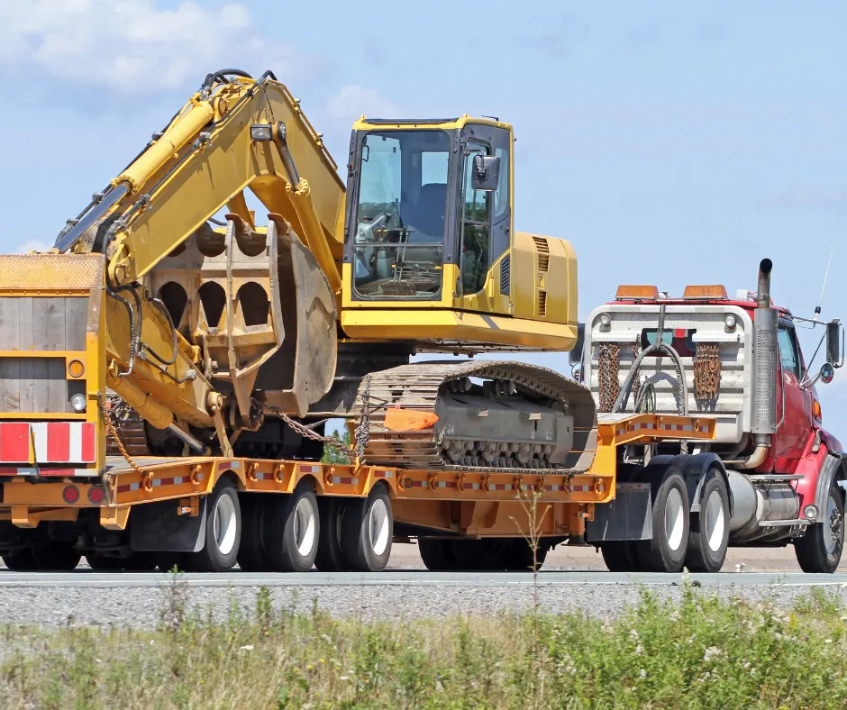 transport koparki na budowie