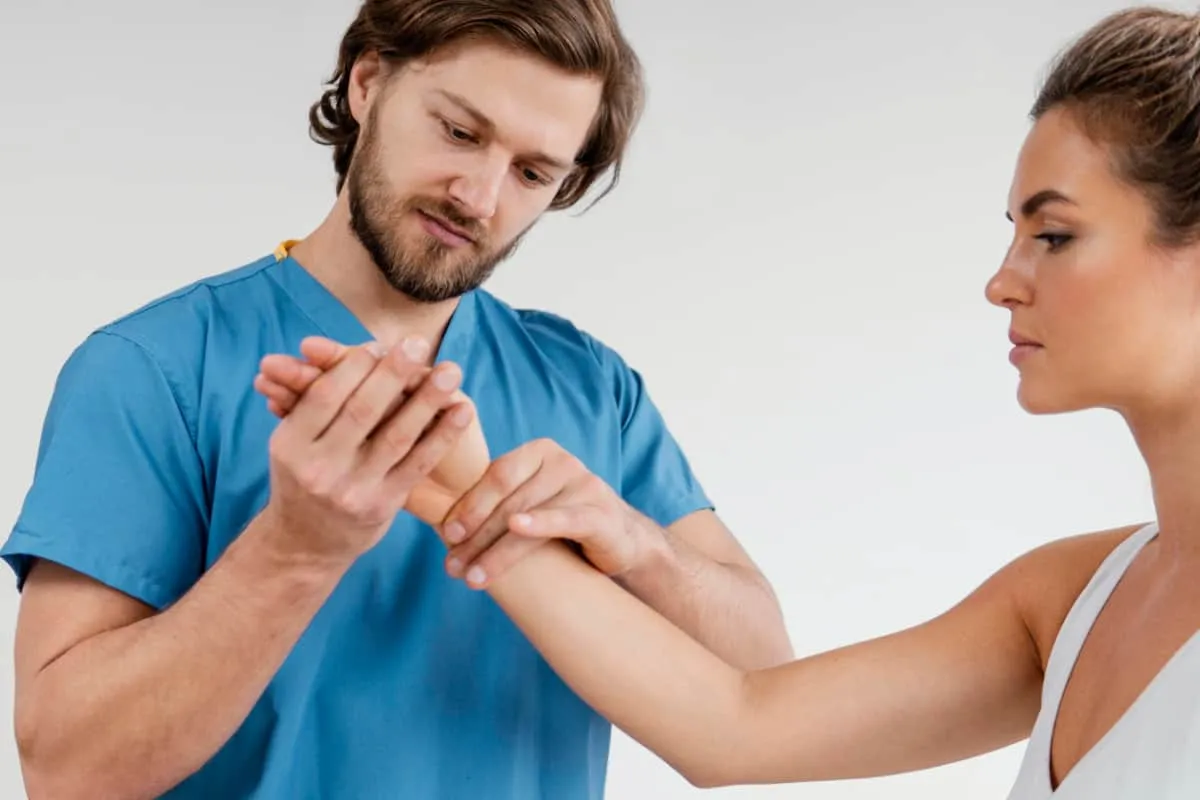 ćwiczenia rehabilitacyjne nadgarstka