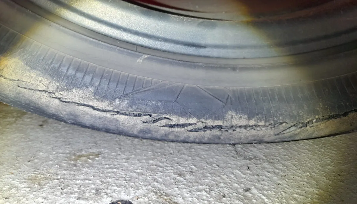 Autoreifen Alterung Risse