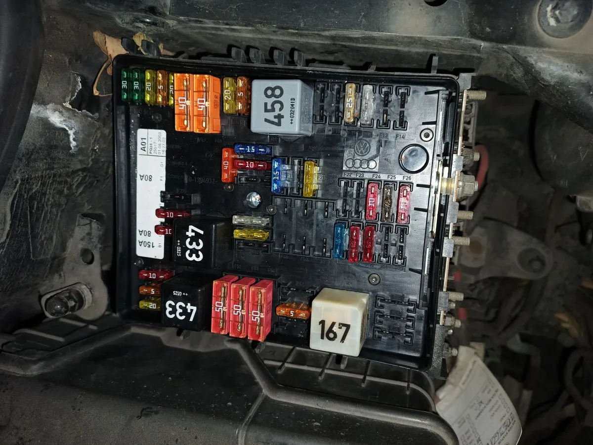 przekaźnik wentylatora chłodnicy volkswagen golf skrzynka bezpieczników