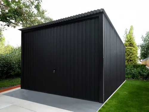 Różne typy garaży: murowany, blaszak, miejsce w hali garażowej