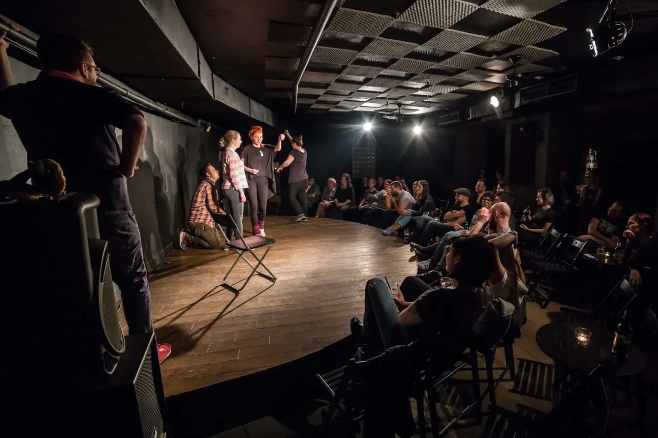 Warszawska scena stand-upowa klub komediowy
