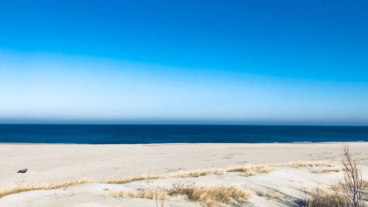 Porównanie hoteli pensjonatów apartamentów nad morzem