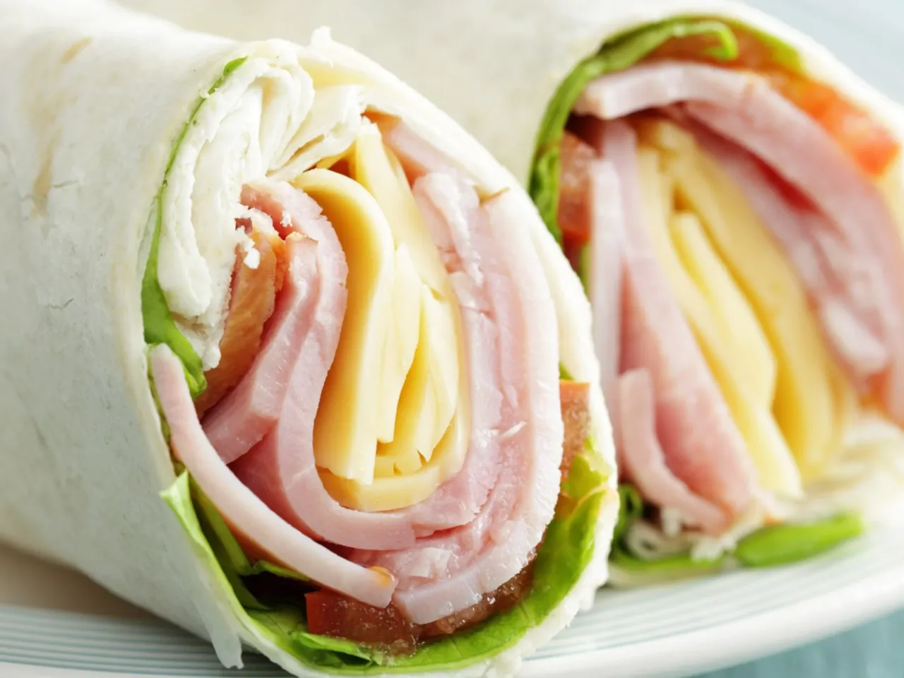 Zdjęcie Tortille z gotowych placków w 5 minut. Łatwy sposób na pyszny posiłek