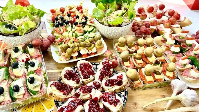 kolorowe przystawki na zimno na talerzu