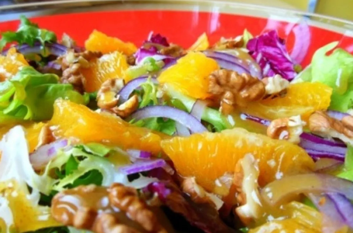 sałatka z pomarańczą i orzechami do gęsi