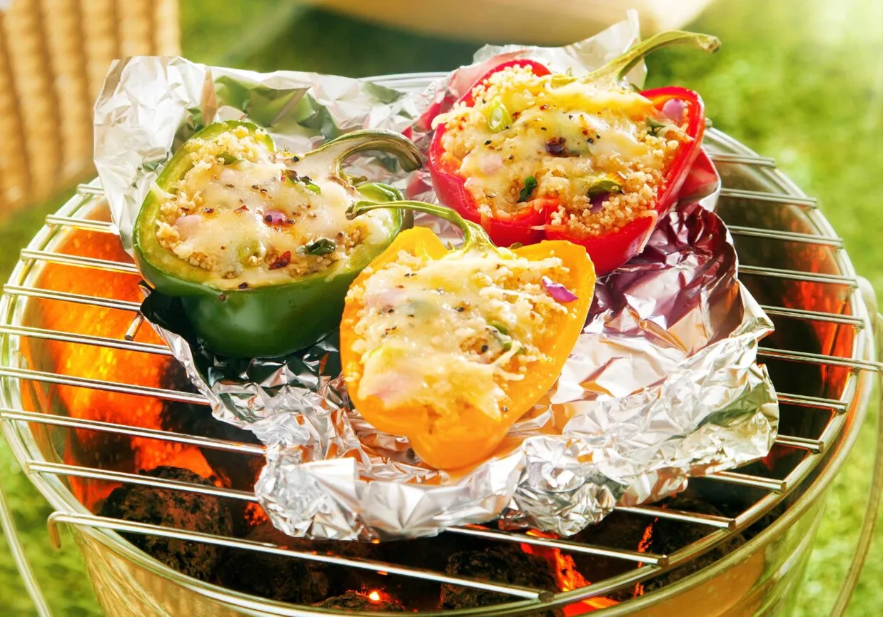 papryka faszerowana na grillu tacka