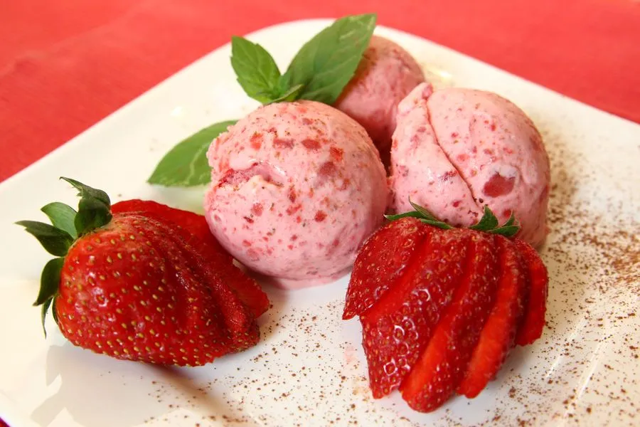 domowe lody owocowe z dodatkami