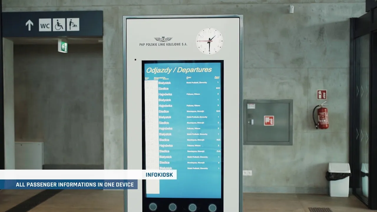 Elektroniczna tablica informacyjna peron kolejowy