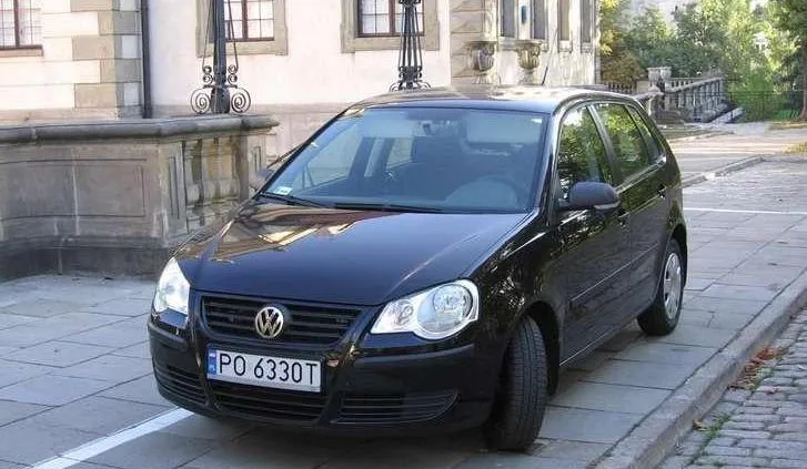 Volkswagen Polo 9n na stacji paliw