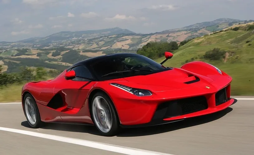 Zdjęcie Ile kosztuje ubezpieczenie Ferrari? Zaskakujące ceny i czynniki wpływające na koszt