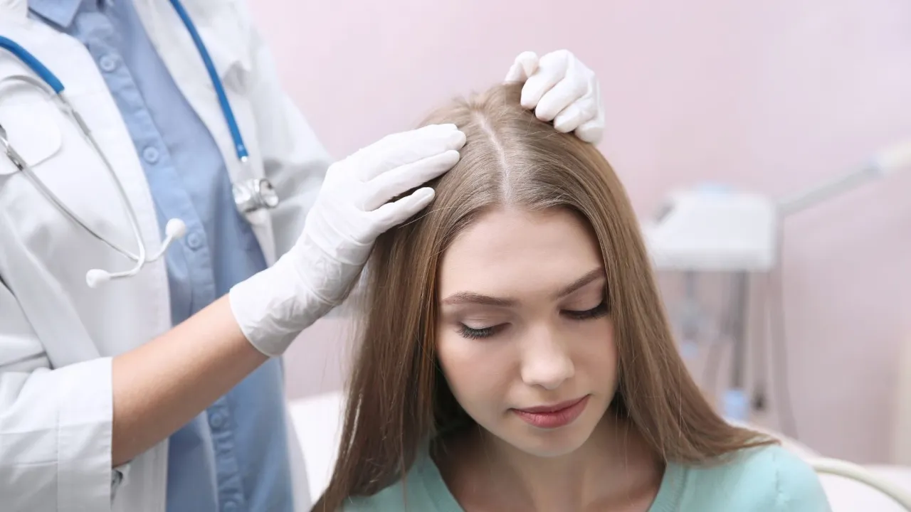 Wizyta u trychologa badania włosów