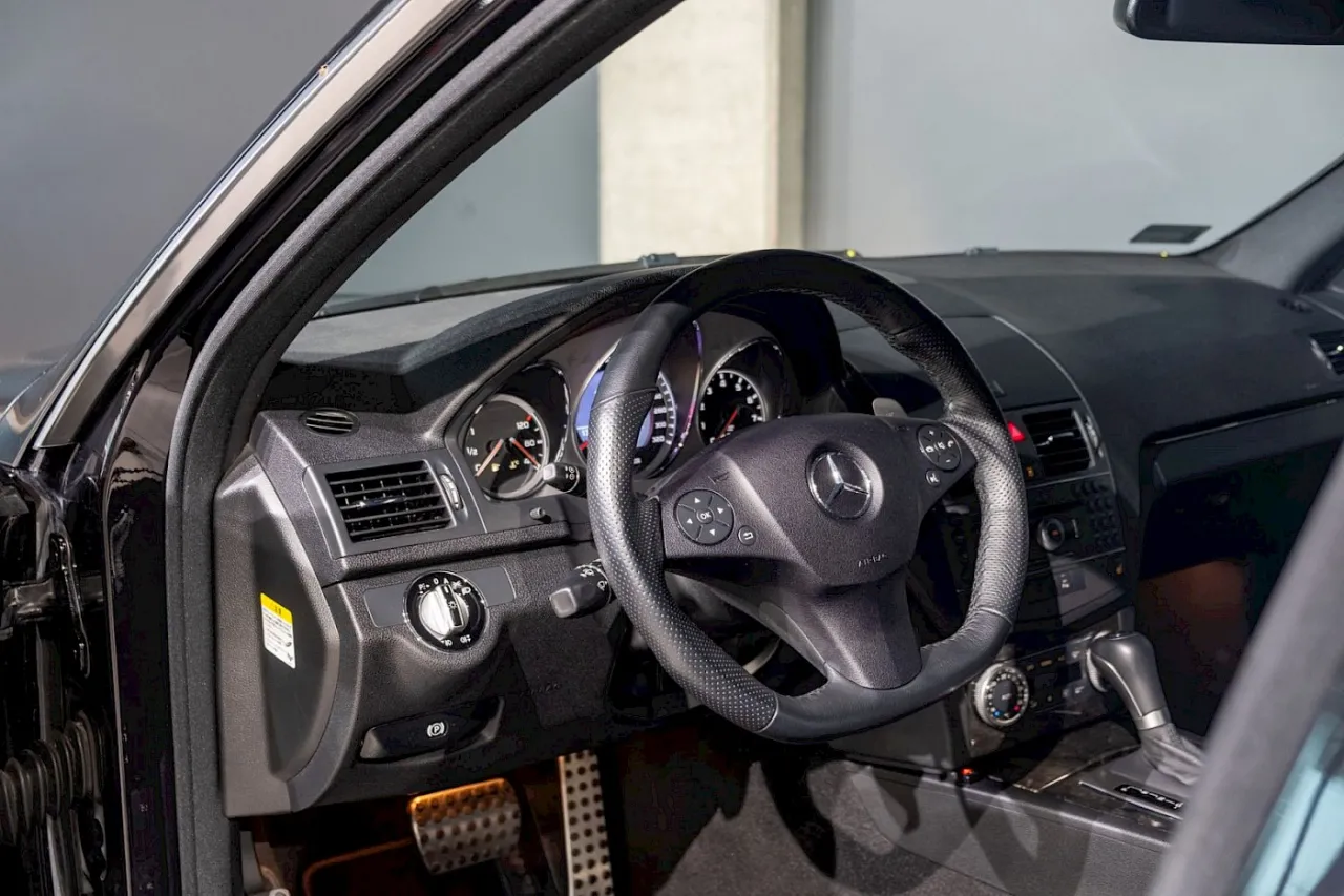 Mercedes C63 AMG W204 wnętrze