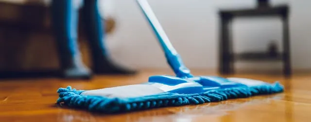 Zdjęcie Jak wyczyścić fugi w panelach? Skuteczne metody na trudne plamy