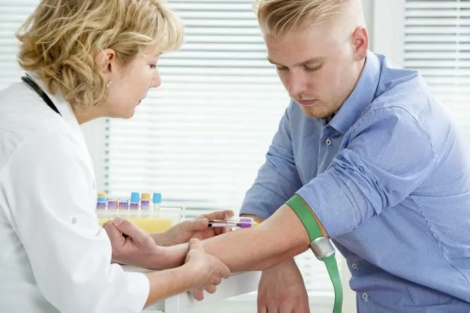 Zdjęcie Badanie hormonalne mężczyzn: wszystko co musisz wiedzieć przed wizytą