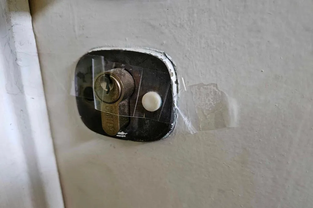 Zdjęcie Jak złodzieje oznaczają mieszkania w bloku i jak się chronić przed tym