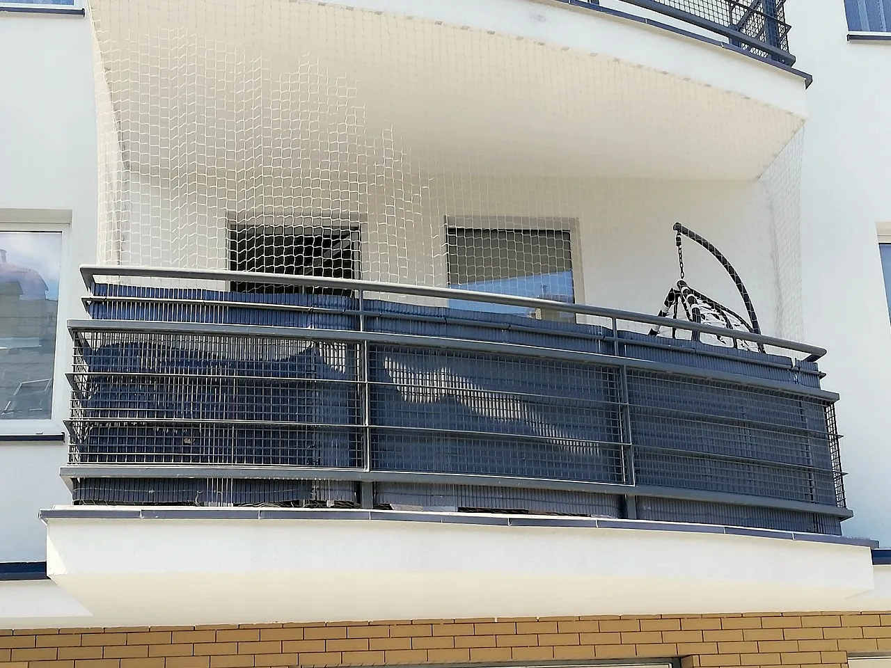 Zdjęcie Ile kosztuje montaż siatki na balkonie? Sprawdź ceny i oszczędności
