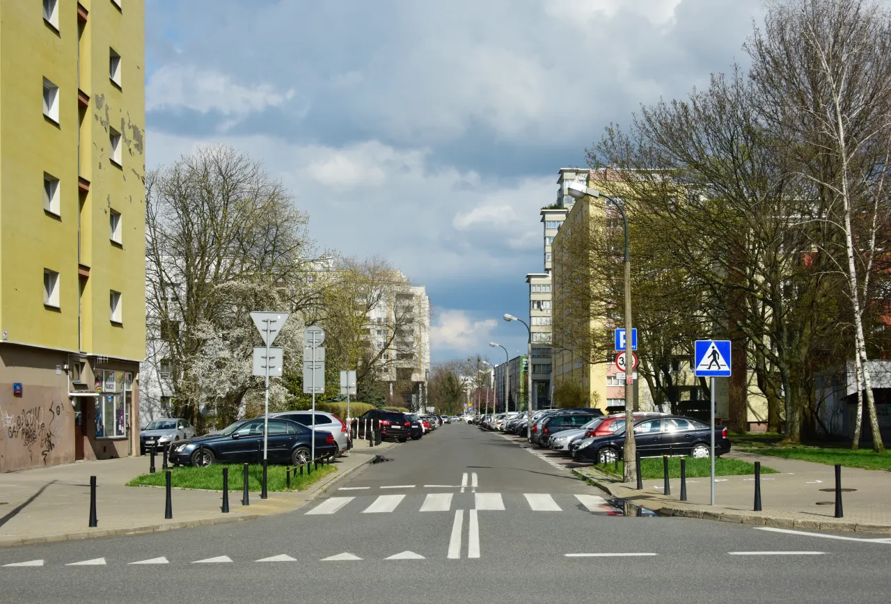 Zdjęcie Ulica Miła wiersz: analiza i ukryte znaczenia Broniewskiego