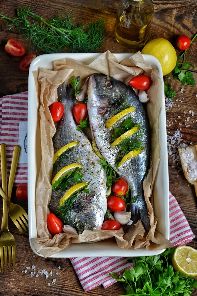 Zdjęcie Jak piec doradę w piekarniku, by była soczysta i aromatyczna
