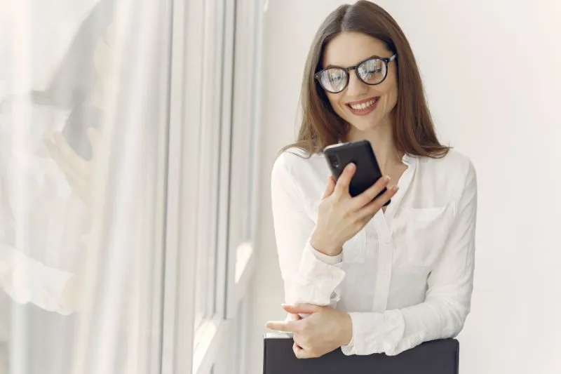 Zdjęcie Czy telefon niszczy wzrok? Sprawdź, co mówią badania i jak się chronić