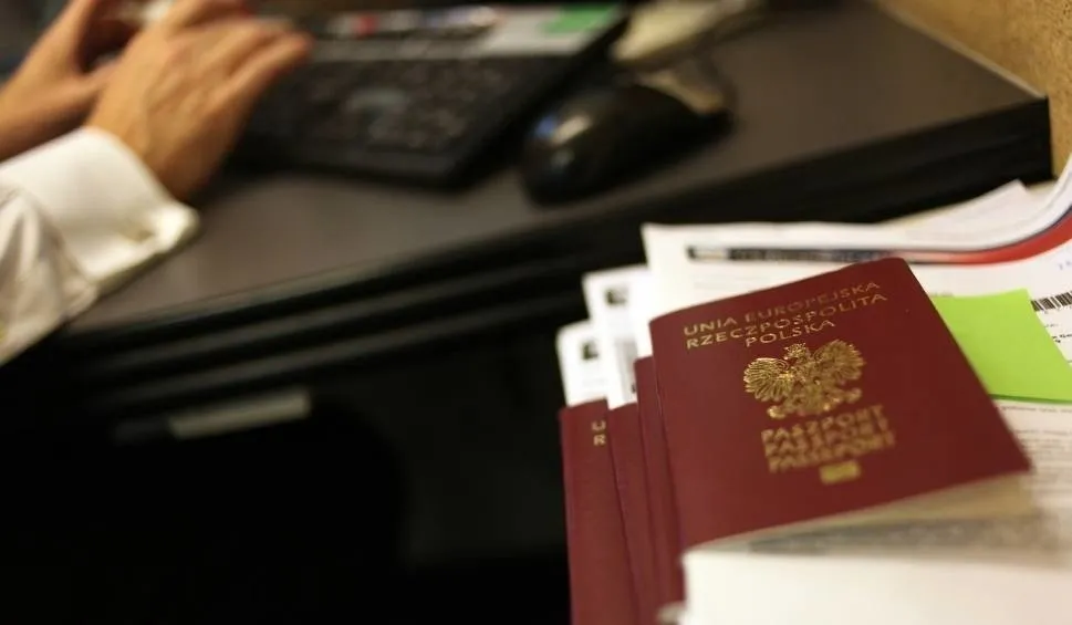 Zdjęcie Gdzie złożyć wniosek o paszport w Krakowie? Sprawdź najlepsze miejsca