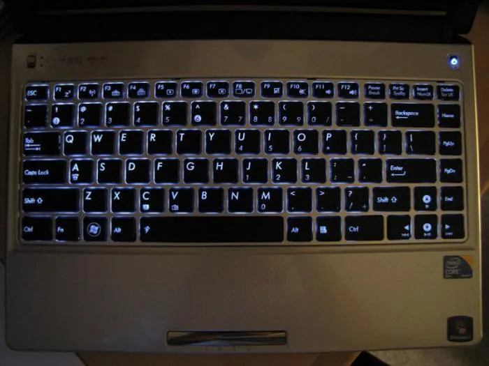 Zdjęcie Jak włączyć podświetlenie klawiatury w laptopie Asus w prosty sposób