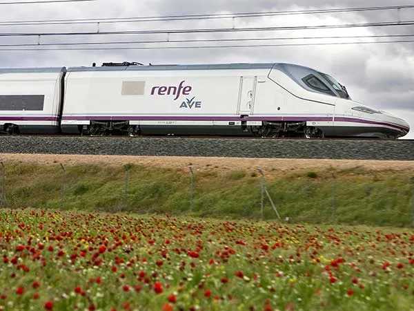 Zdjęcie Cuánto tarda el tren de Santiago a Madrid y qué debes saber
