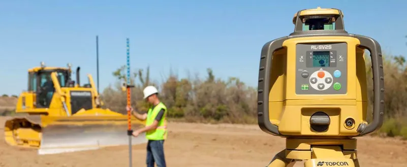 Zdjęcie Niwelator czy poziomica laserowa? Które narzędzie wybrać?