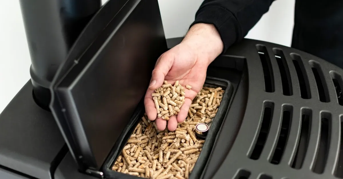 Zdjęcie Jak palić drewnem w piecu na pellet - uniknij kosztownych błędów