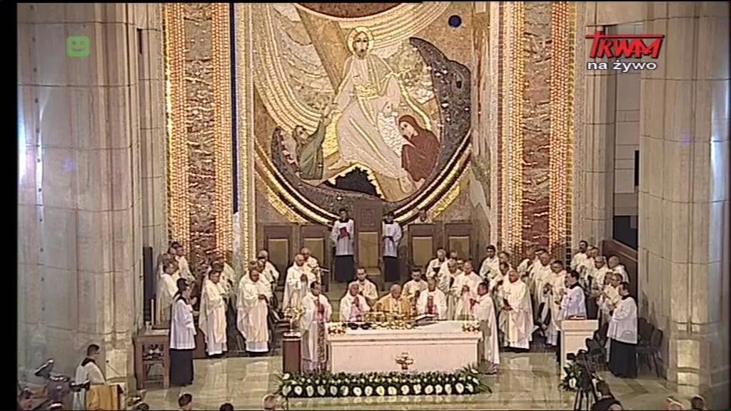 Zdjęcie Ołtarz w sanktuarium Jana Pawła II: jego niezwykłe znaczenie i historia