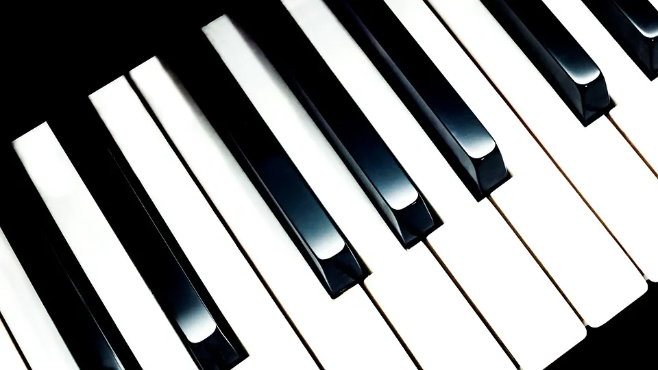 Zdjęcie Jak zagrać na keyboardzie i uniknąć najczęstszych błędów