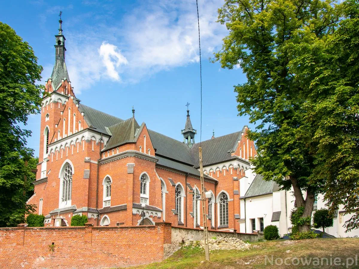 Zdjęcie Sanktuarium w Wąwolnicy - historia, godziny mszy i dojazd dla pielgrzymów