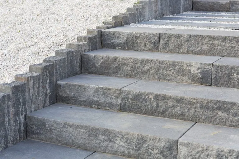Zdjęcie Stopnie na schody betonowe: trwałe i estetyczne rozwiązanie