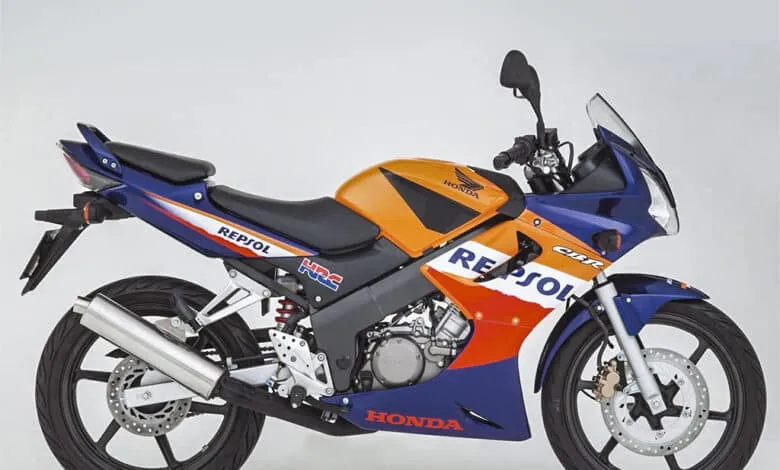Zdjęcie Honda CBR 125 ile ma koni? Odkryj moc i osiągi tego motocykla